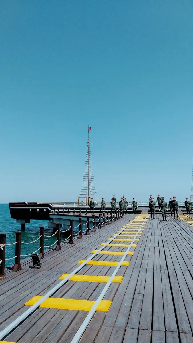 常见问题文档封面，展示服务边界与合作交付的说明结构